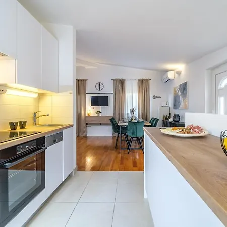 Apartament Tomy