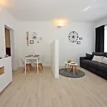 Apartment Tomy Sutivan