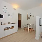 Apartment Tomy *