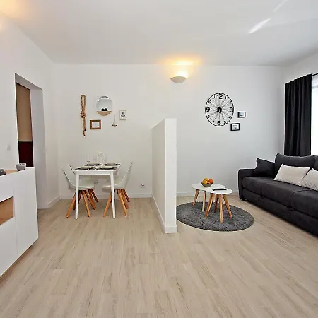 Apartament Tomy Sutivan