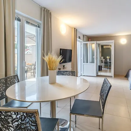 Apartment Tomy *