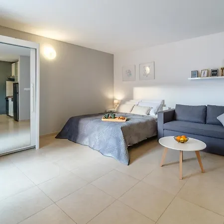 Tomy Apartment Sutivan